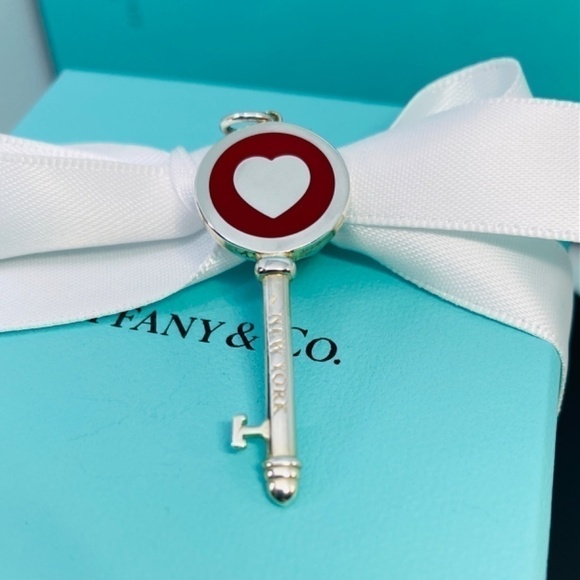 New Tiffany & Co. Red Enamel Heart Key Charm, Pendant Sterling Silver 925 - Picture 4 of 6
